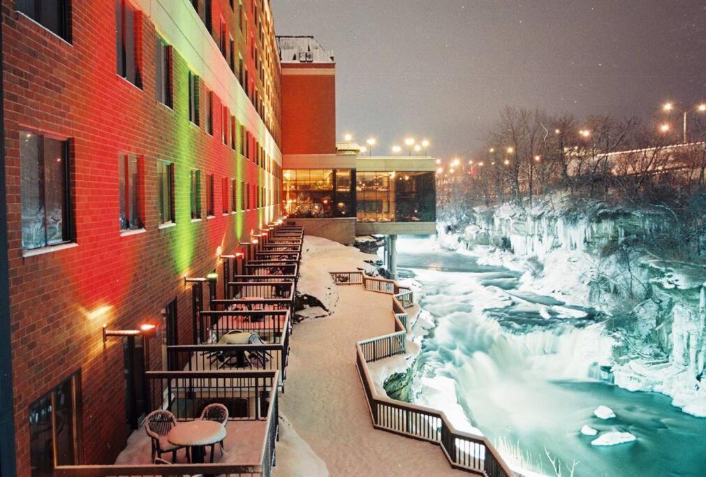 Central Falls Hideaway Cuyahoga Falls Buitenkant foto