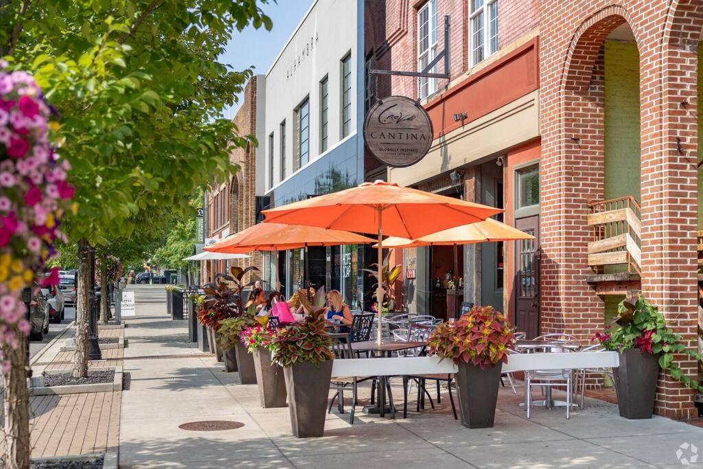 Central Falls Hideaway Cuyahoga Falls Buitenkant foto