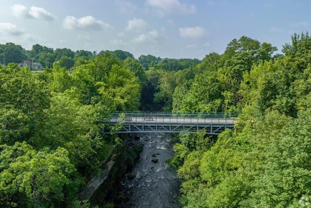 Central Falls Hideaway Cuyahoga Falls Buitenkant foto