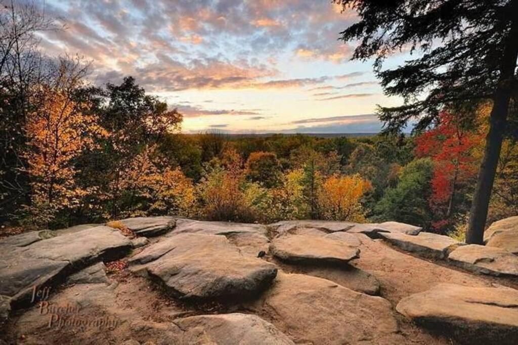 Central Falls Hideaway Cuyahoga Falls Buitenkant foto